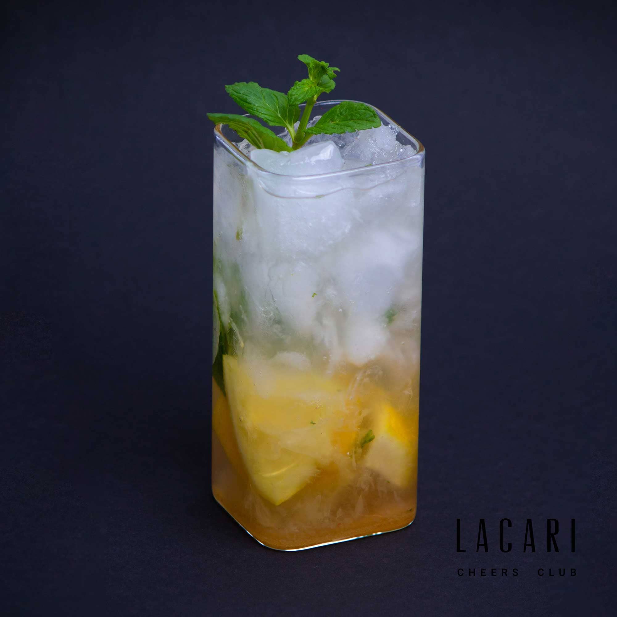 Eckige Gläser Set (2 Stück) – Stilvolle, Hochwertige, Viereckige Getränkegläser Cocktail- & Barzubehörsets Lacari 